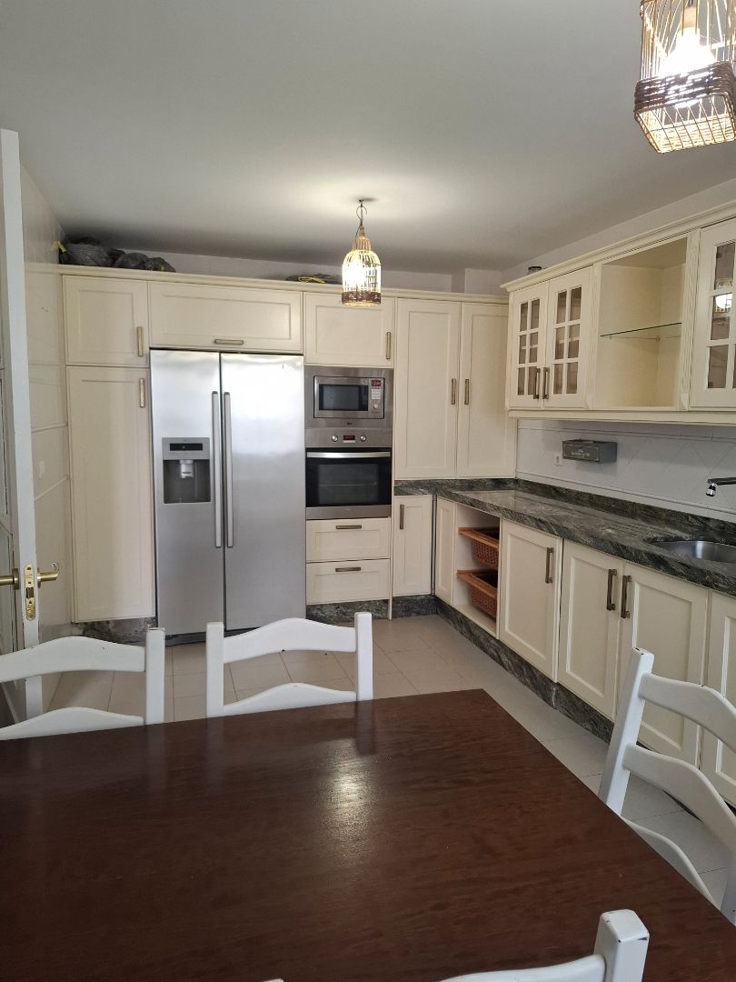 Kitchen of Single-family semi-detached for sale in  Sevilla Capital  with Air Conditioner and Furnished