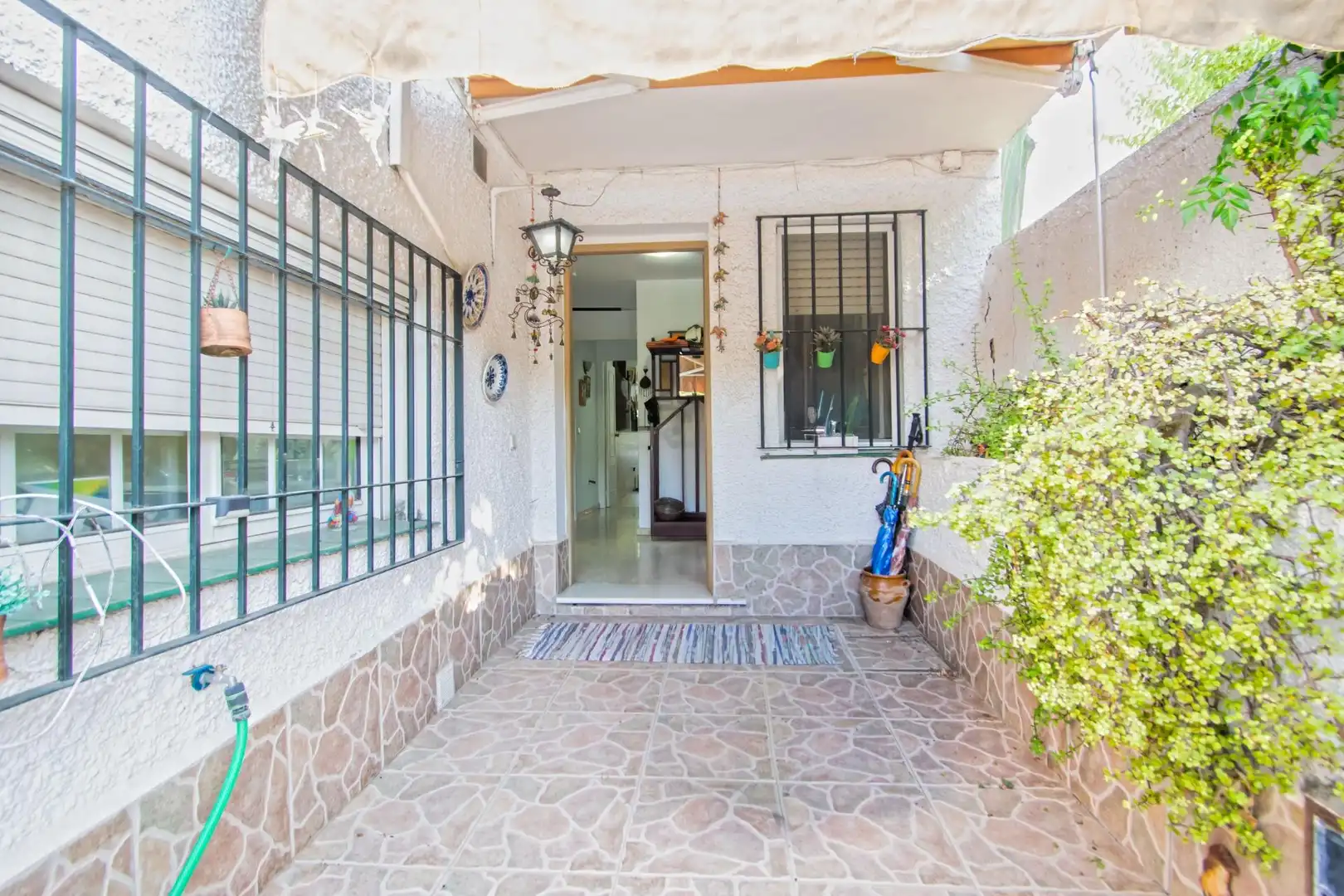 Casa pareada con jardín en venta en Ciudad Aljarafe, imagen 2