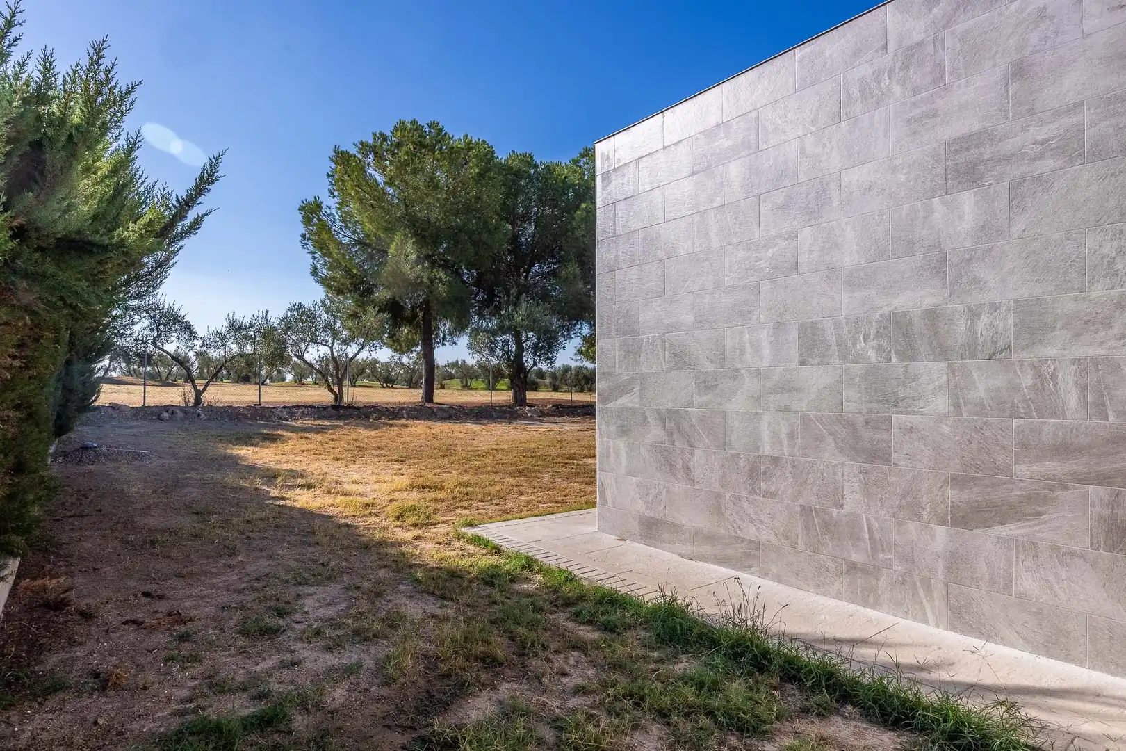 Vista exterior de Casa o xalet en venda en Aznalcázar amb Aire condicionat, Jardí privat i Internet