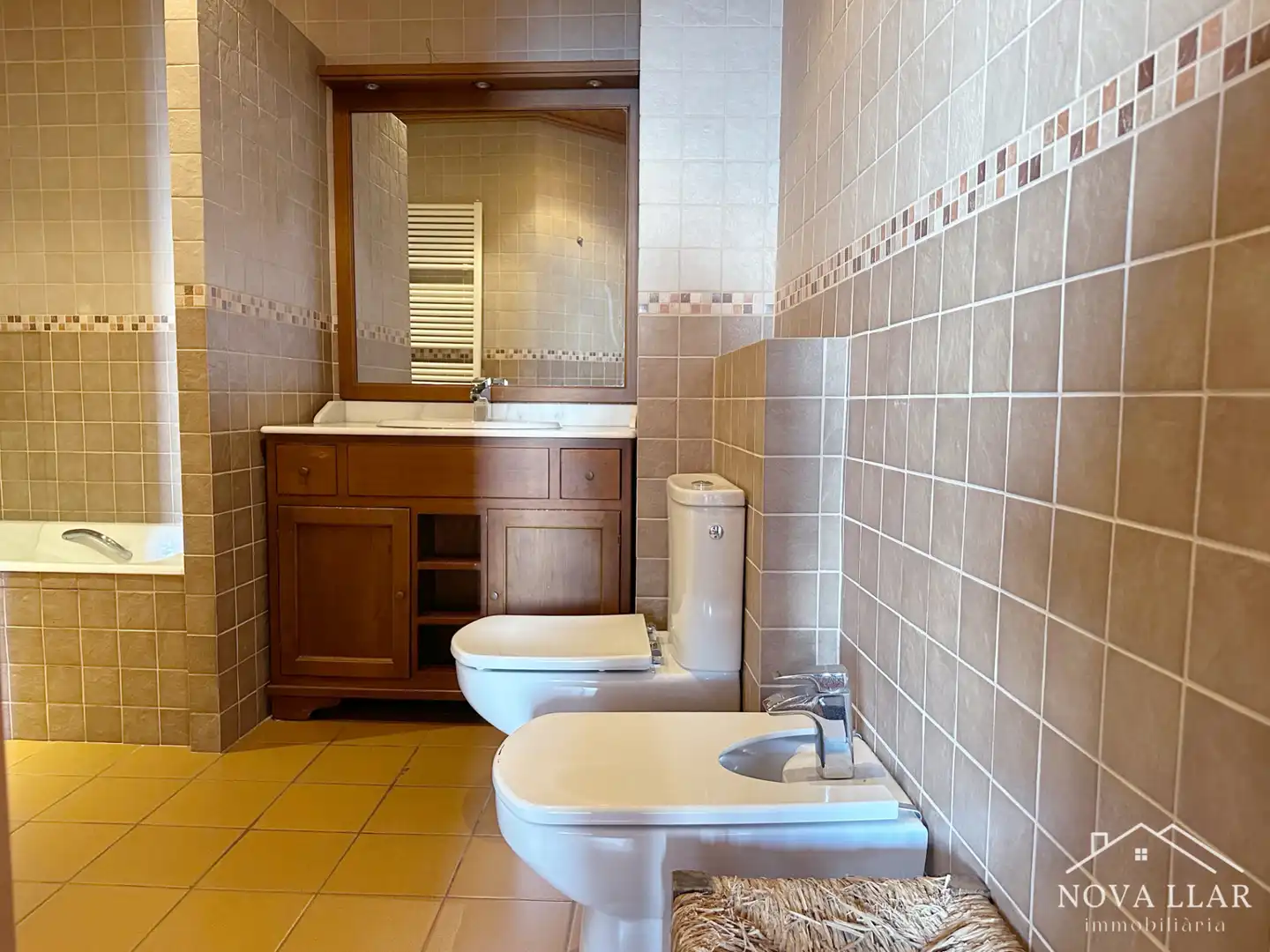 Badezimmer von Einfamilien-Reihenhaus zum Verkauf in Vilallonga de Ter mit Heizung, Privatgarten und Terrasse