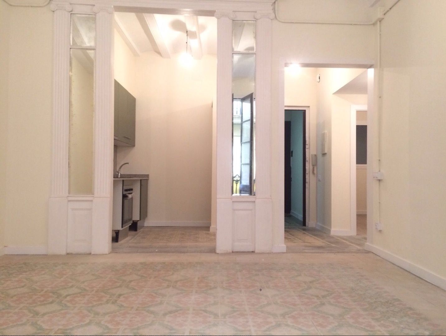 Study to rent in  Barcelona Capital  with Oven and Balcony