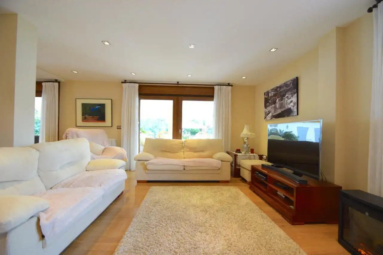 Sala d'estar de Casa o xalet en venda en Benidorm amb Aire condicionat, Calefacció i Terrassa