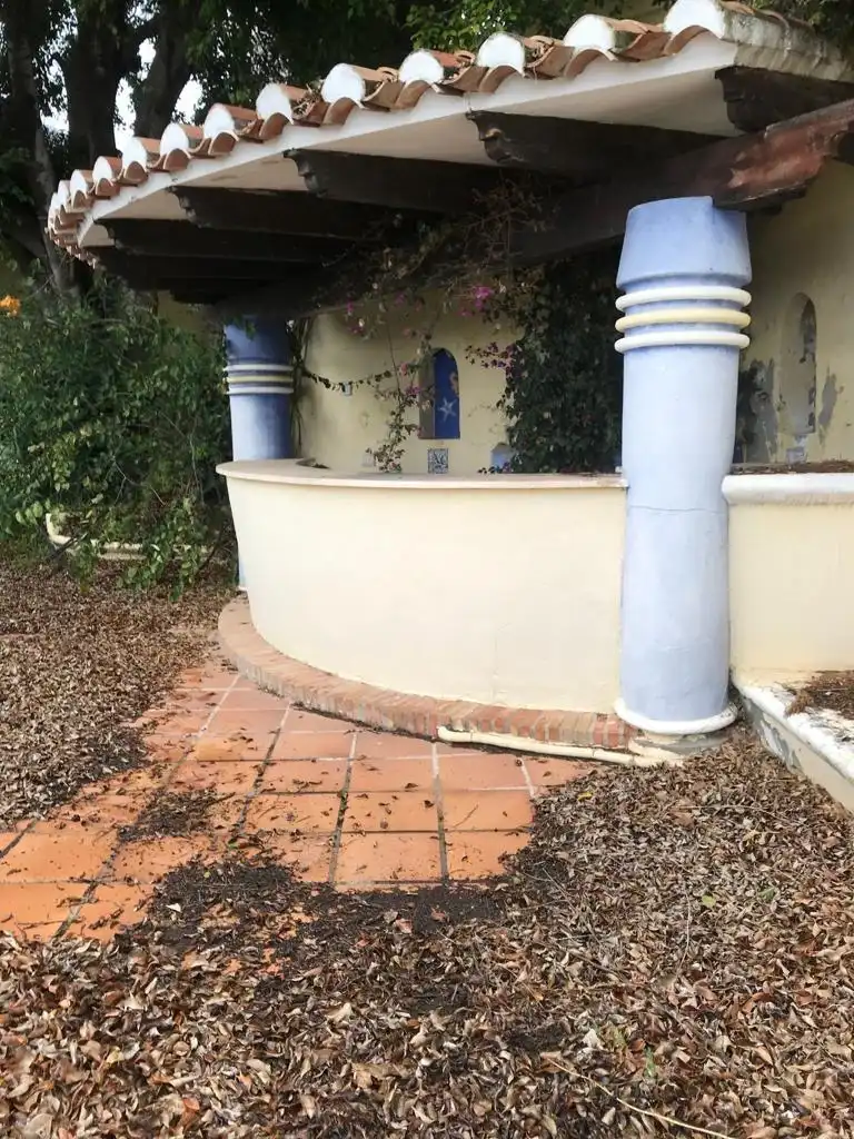Vista exterior de Casa o xalet en venda en Almuñécar amb Jardí privat, Terrassa i Piscina