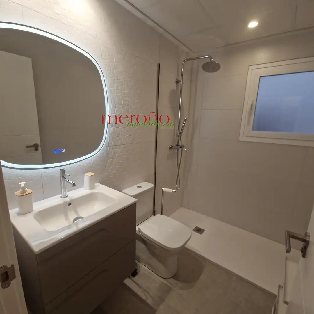 Baño de Piso de alquiler en Elche / Elx con Aire acondicionado, Calefacción y Amueblado