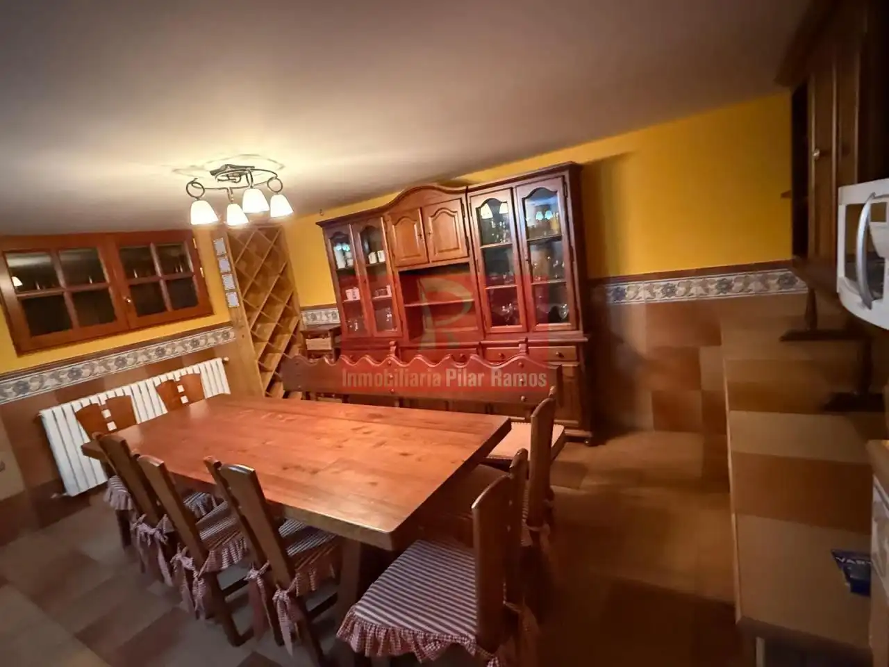 Menjador de Casa adosada en venda en Sariegos amb Calefacció, Jardí privat i Terrassa