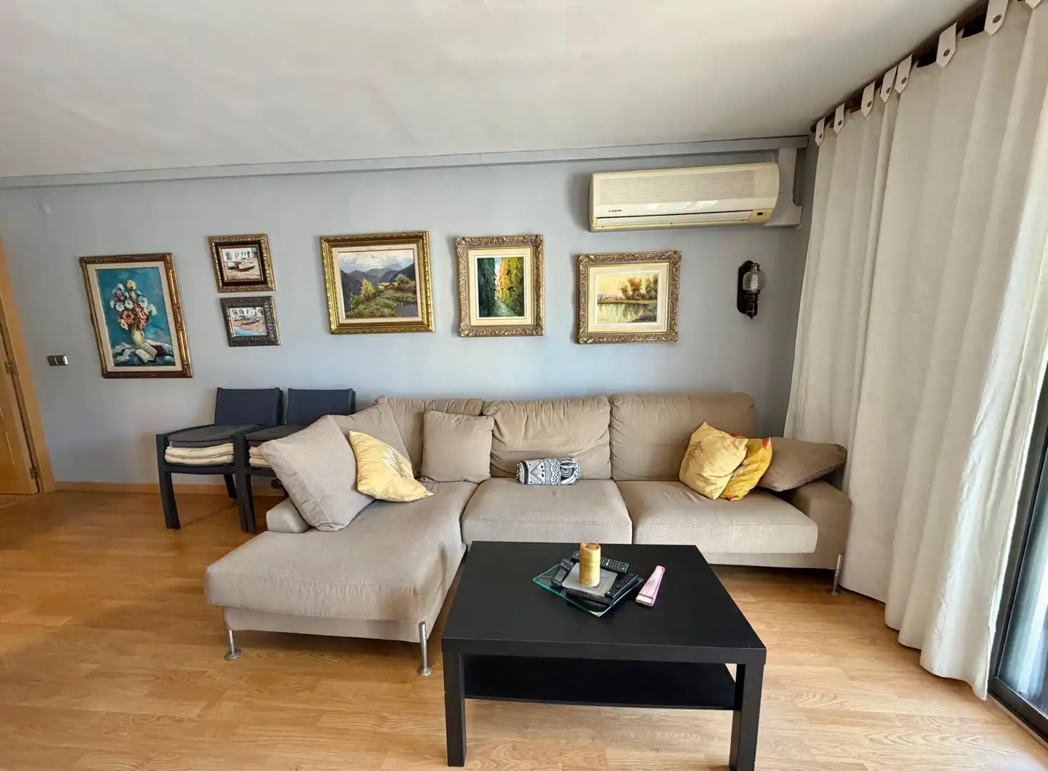 Sala d'estar de Apartament en venda en El Vendrell amb Aire condicionat, Parquet i Terrassa