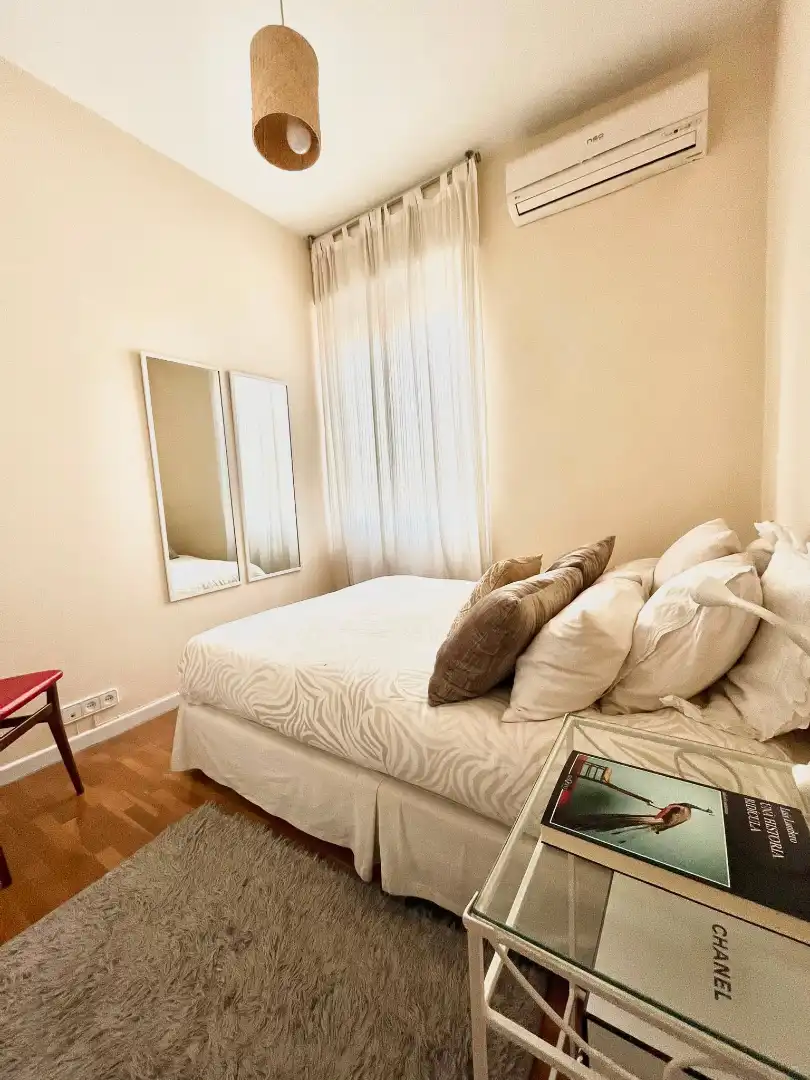 Schlafzimmer von Wohnung zur Miete in Madrid mit Klimaanlage, Heizung und Parkett