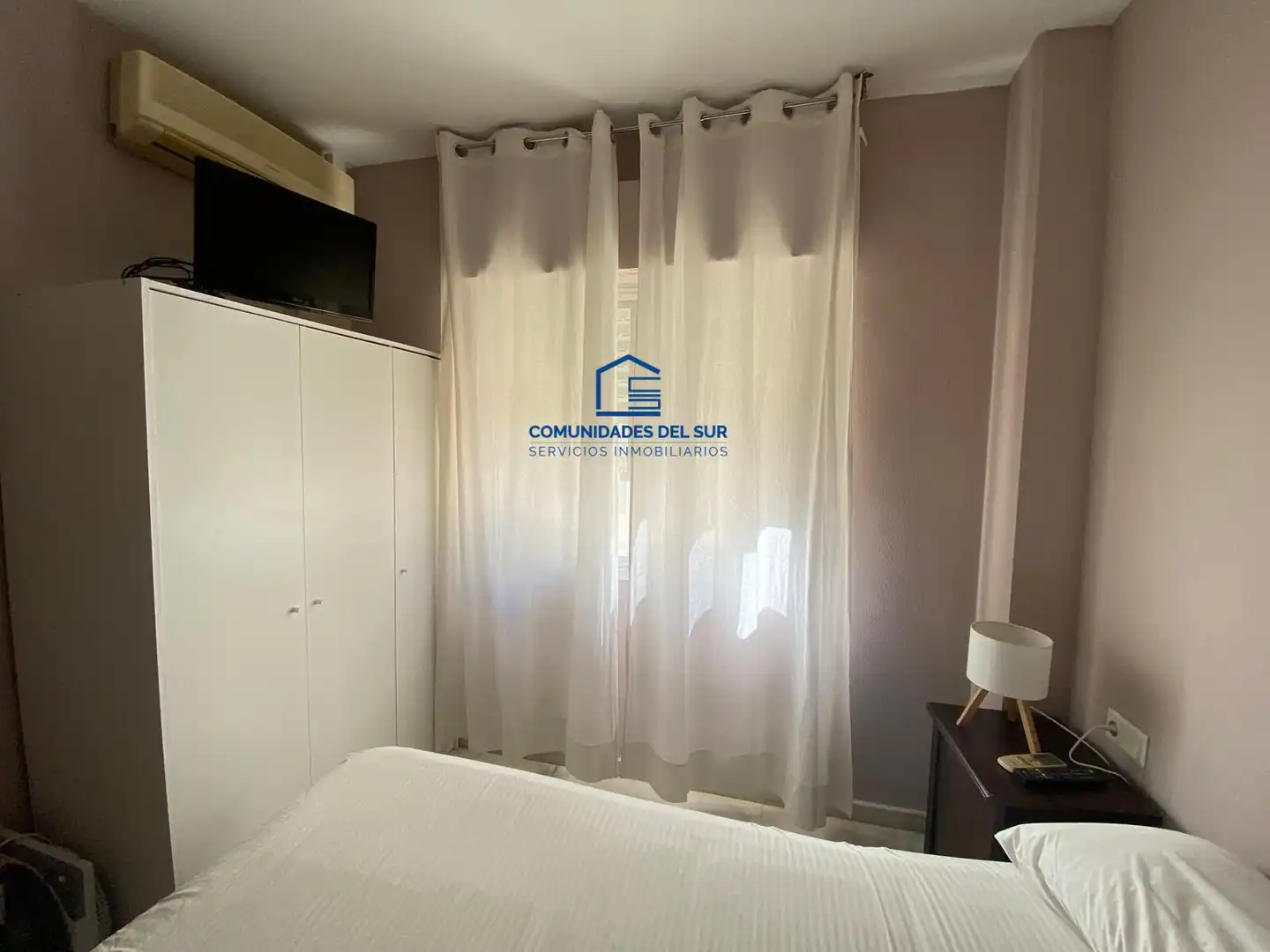 Dormitori de Apartament de lloguer en Cádiz amb Aire condicionat, Calefacció i Moblat