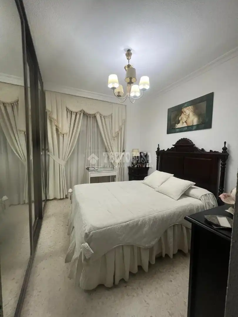 Bedroom of Flat for sale in Sevilla  with Air Conditioner, Heating and Storage room