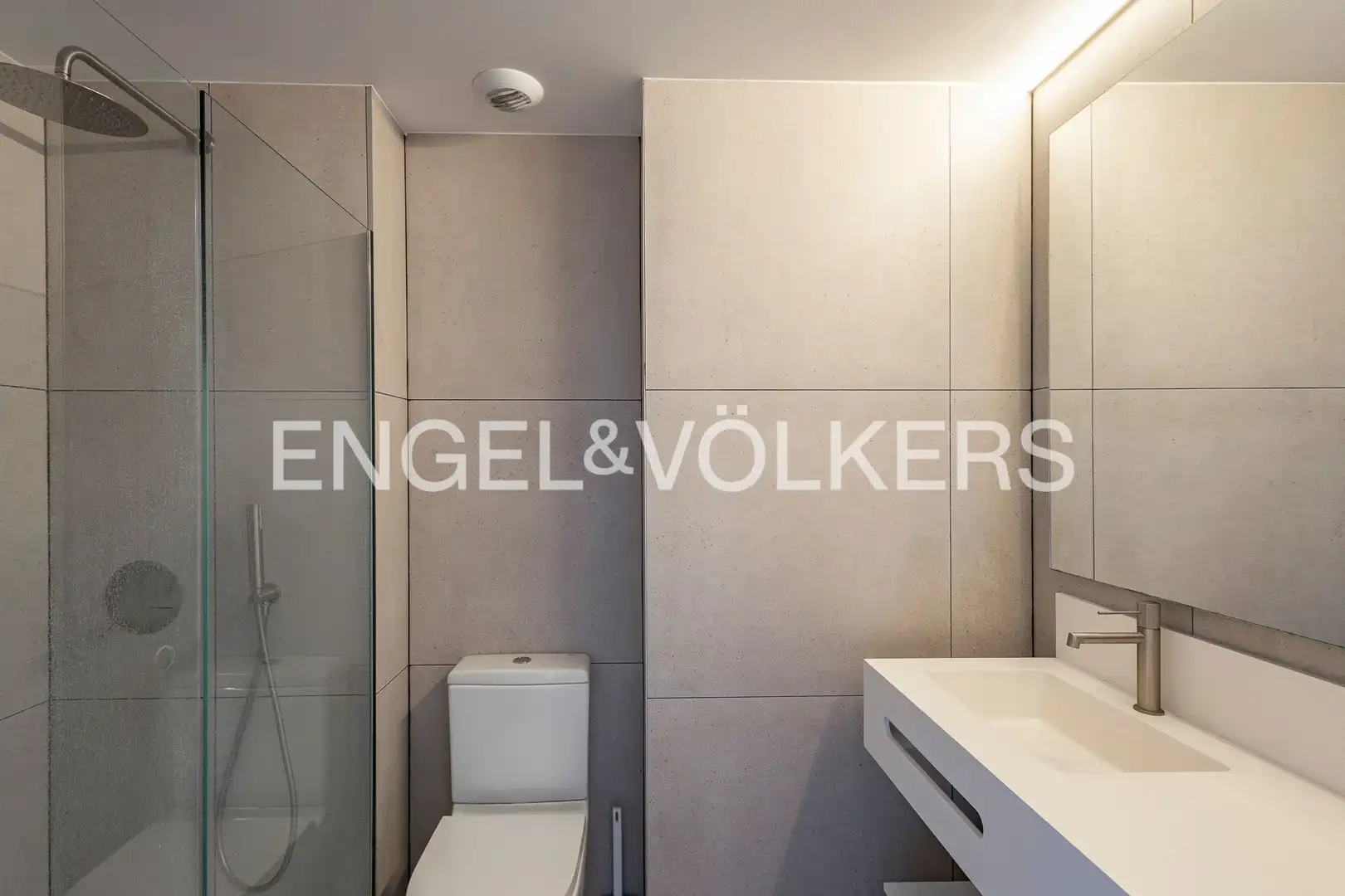 Baño de Apartamento en venta en Esplugues de Llobregat con Calefacción, Terraza y Trastero