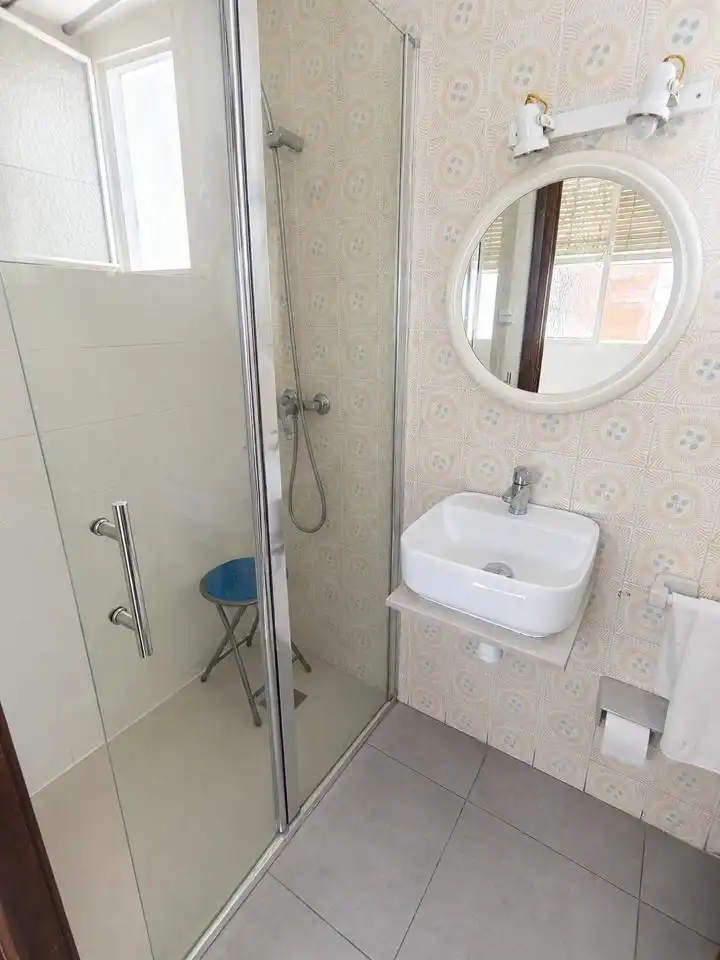Badezimmer von Dachboden zum Verkauf in Oliva mit Terrasse und Abstellraum