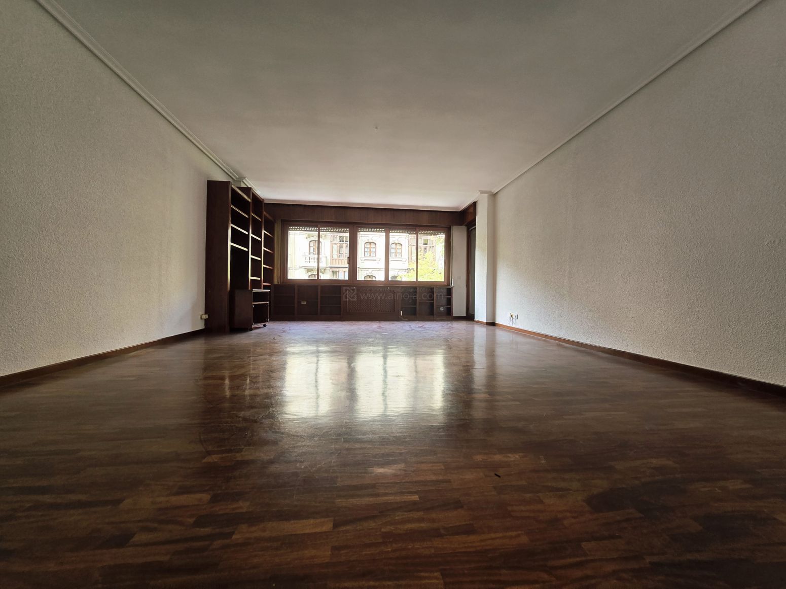 Sala d'estar de Pis de lloguer en  Logroño amb Calefacció, Terrassa i Balcó