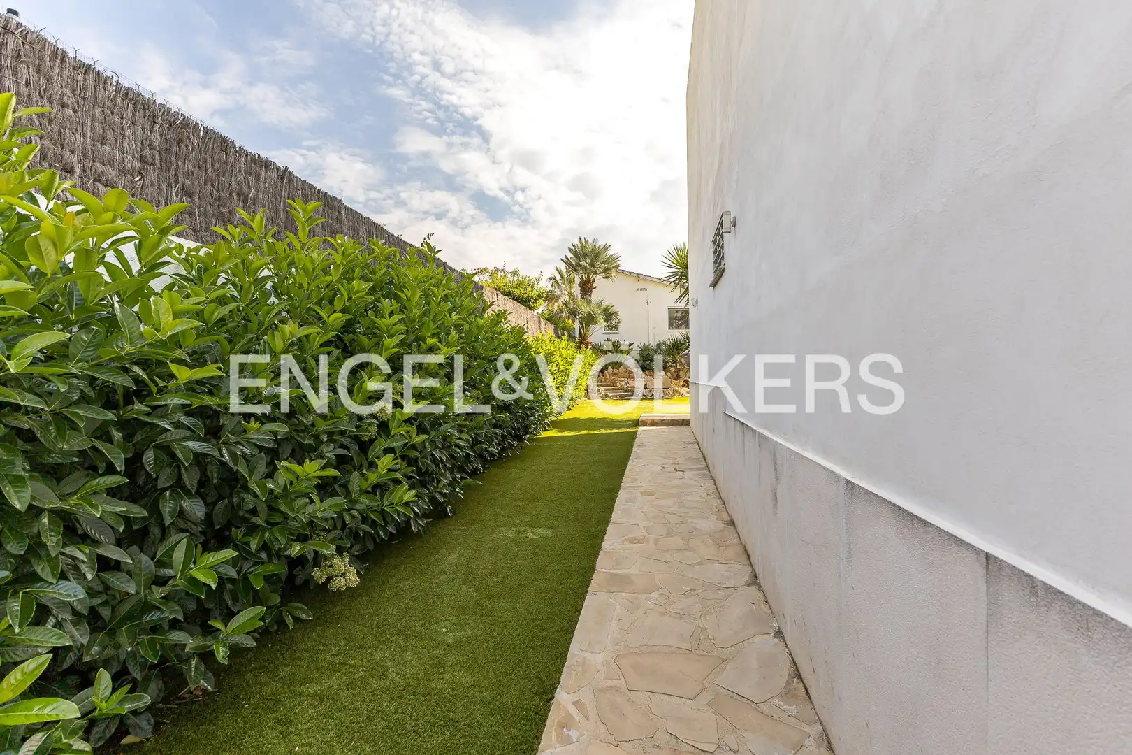 Vista exterior de Casa o chalet en venta en Vilanova i la Geltrú con Aire acondicionado, Calefacción y Jardín privado
