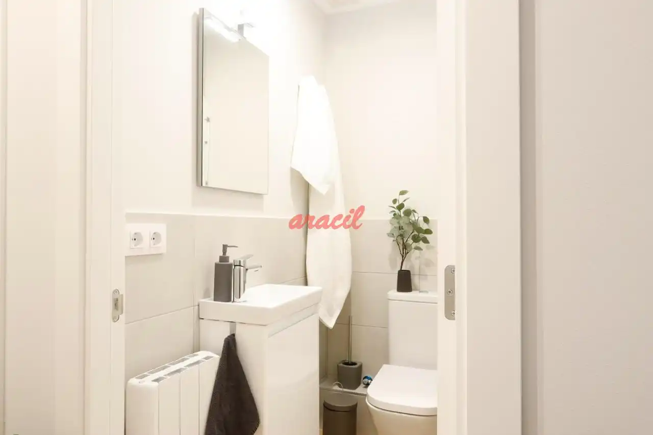 Baño de Piso de alquiler en Ourense Capital  con Calefacción y Amueblado