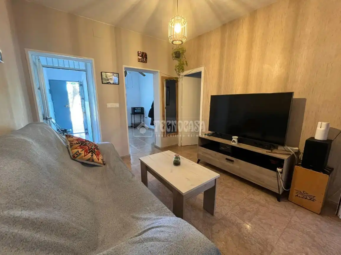 Sala de estar de Casa adosada en venta en Dos Hermanas