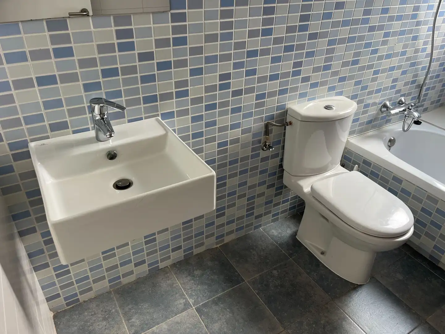 Bany de Pis de lloguer en Ávila amb Calefacció, Terrassa i Moblat
