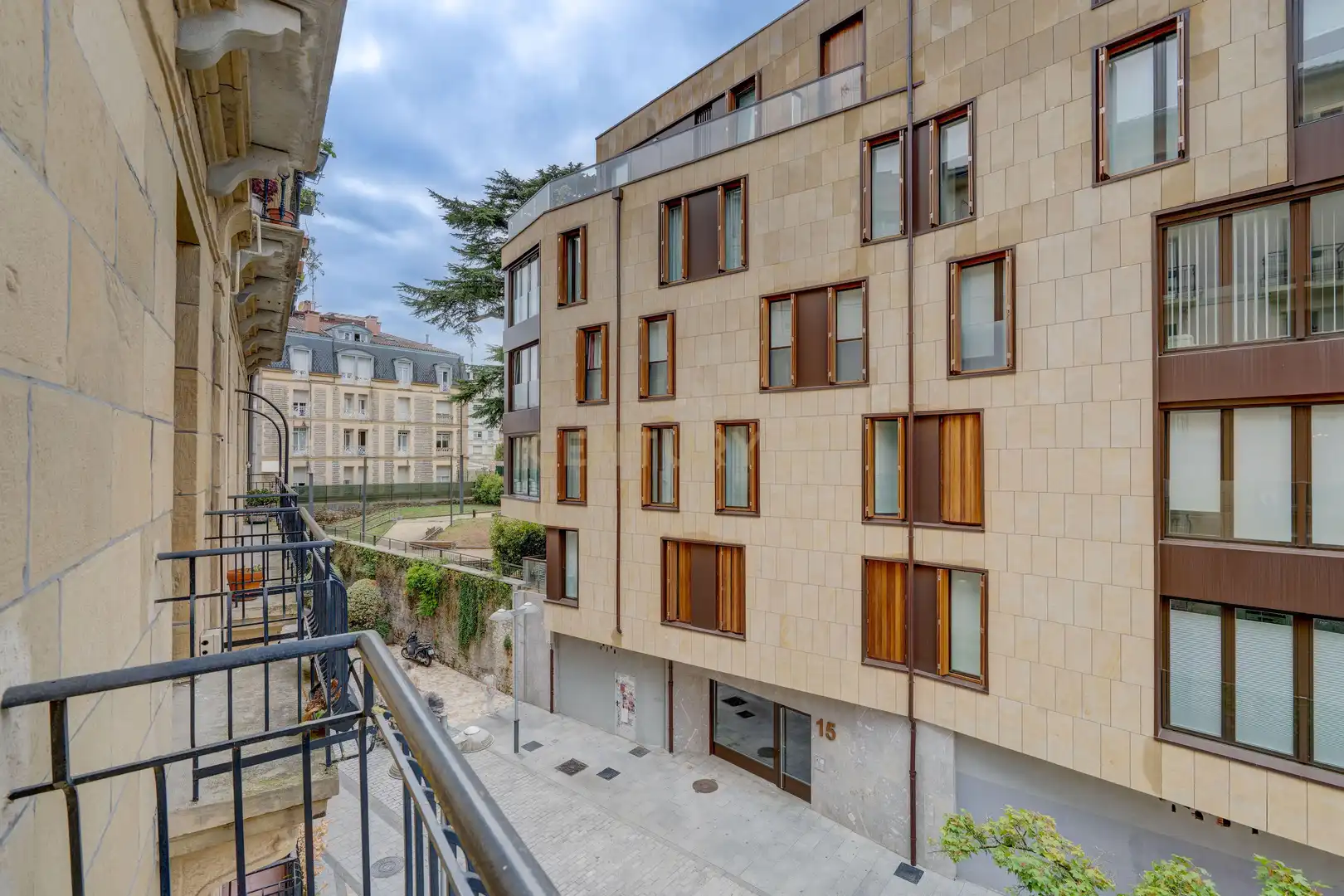 Vista exterior de Apartament en venda en Irun  amb Traster i Balcó