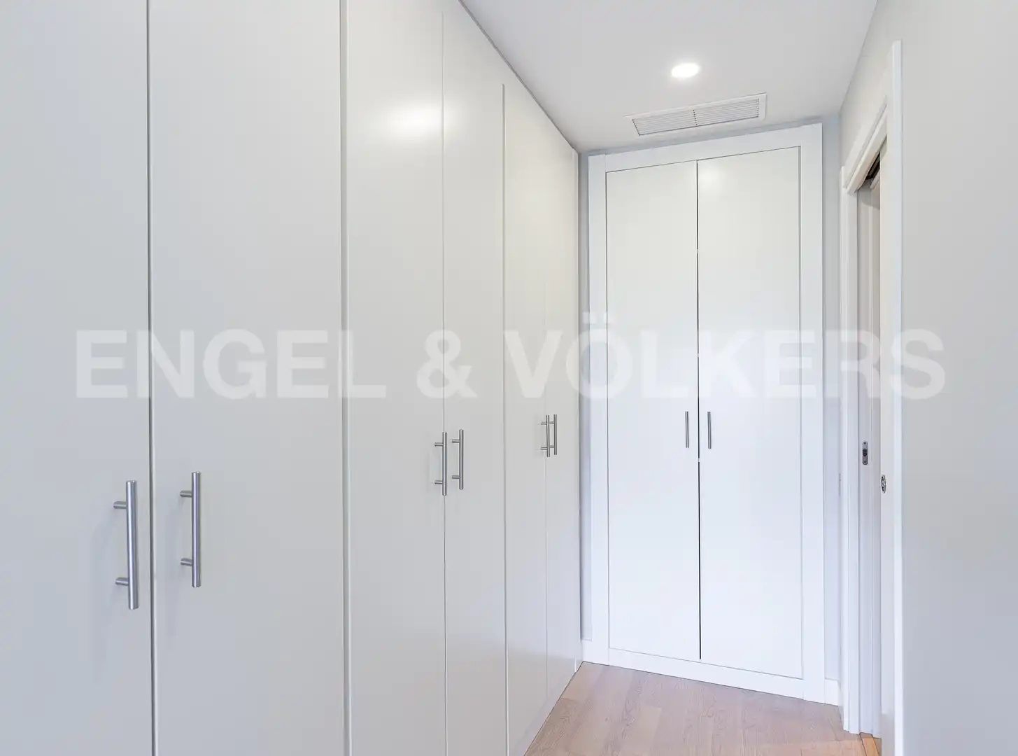 Schlafzimmer von Dachboden zum Verkauf in Barcelona mit Klimaanlage, Heizung und Parkett