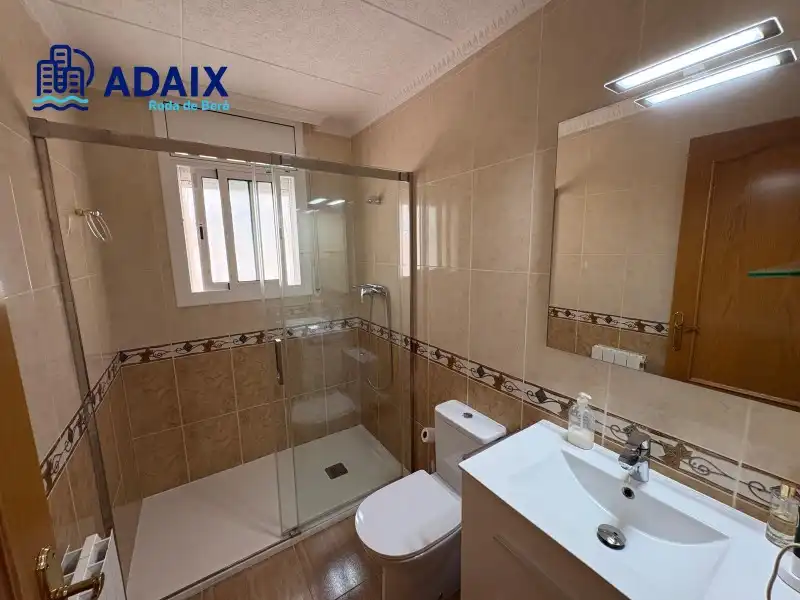 Bathroom of Houses for sale in Roda de Berà  with Air Conditioner, Heating and Terrace