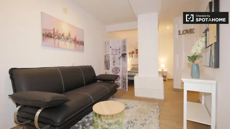 Flat with terrace to rent in Ciutat Vella, imagen 6