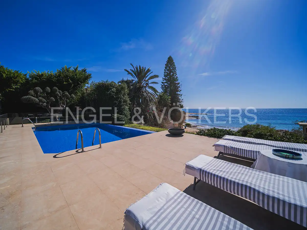 Villa con piscina in vendita a Avinguda de la Costa Blanca
