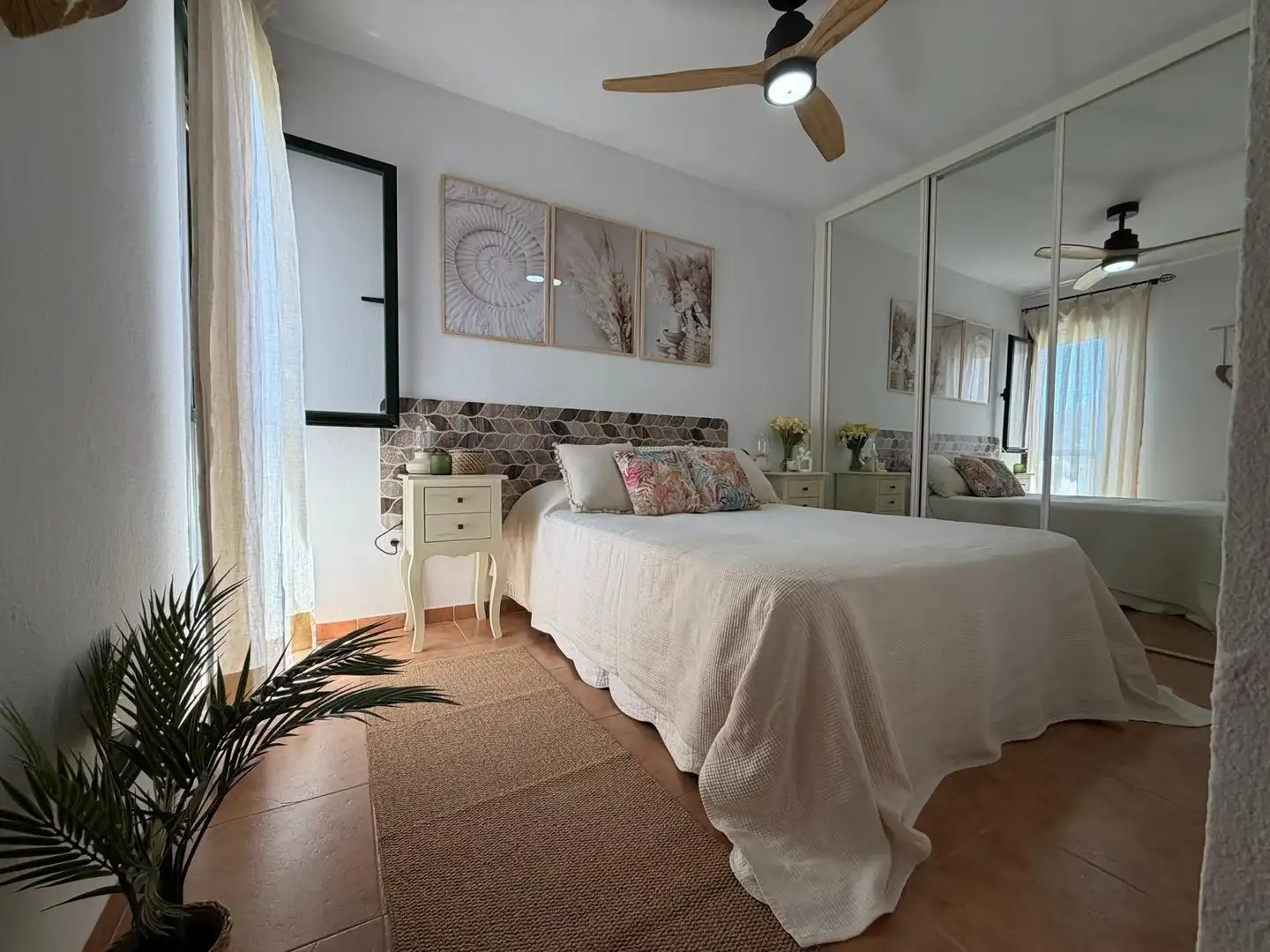 Schlafzimmer von Dachboden zum Verkauf in Zahara de los Atunes mit Privatgarten, Terrasse und Abstellraum
