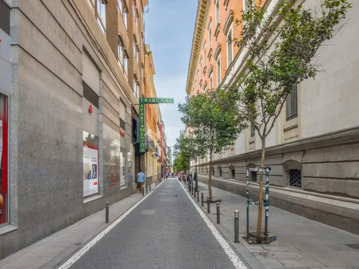 Exterior view of Garage for sale in Madrid