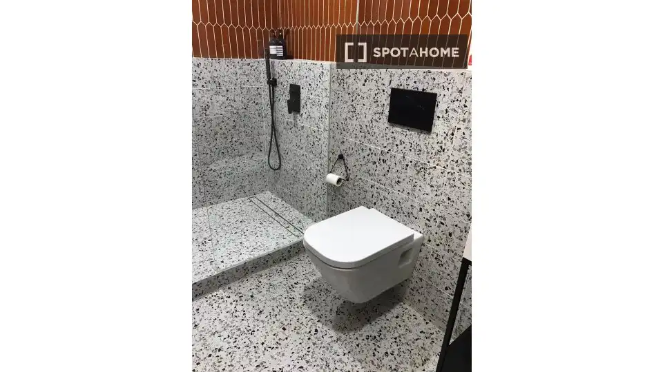 Bany de Apartament per a compartir en Barcelona amb Aire condicionat, Calefacció i Terrassa