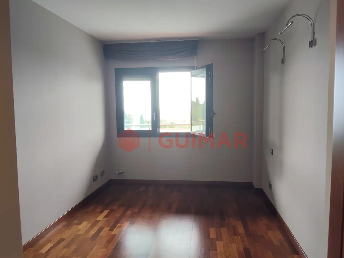 Schlafzimmer von Dachboden zur Miete in Esplugues de Llobregat mit Klimaanlage, Heizung und Privatgarten