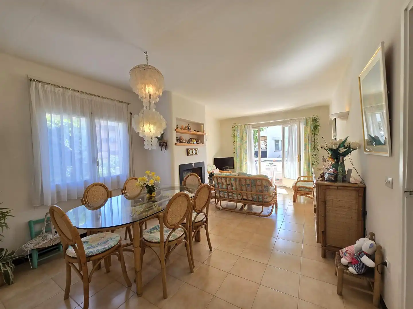 Sala de estar de Casa o chalet en venta en L'Estartit con Aire acondicionado, Jardín privado y Terraza