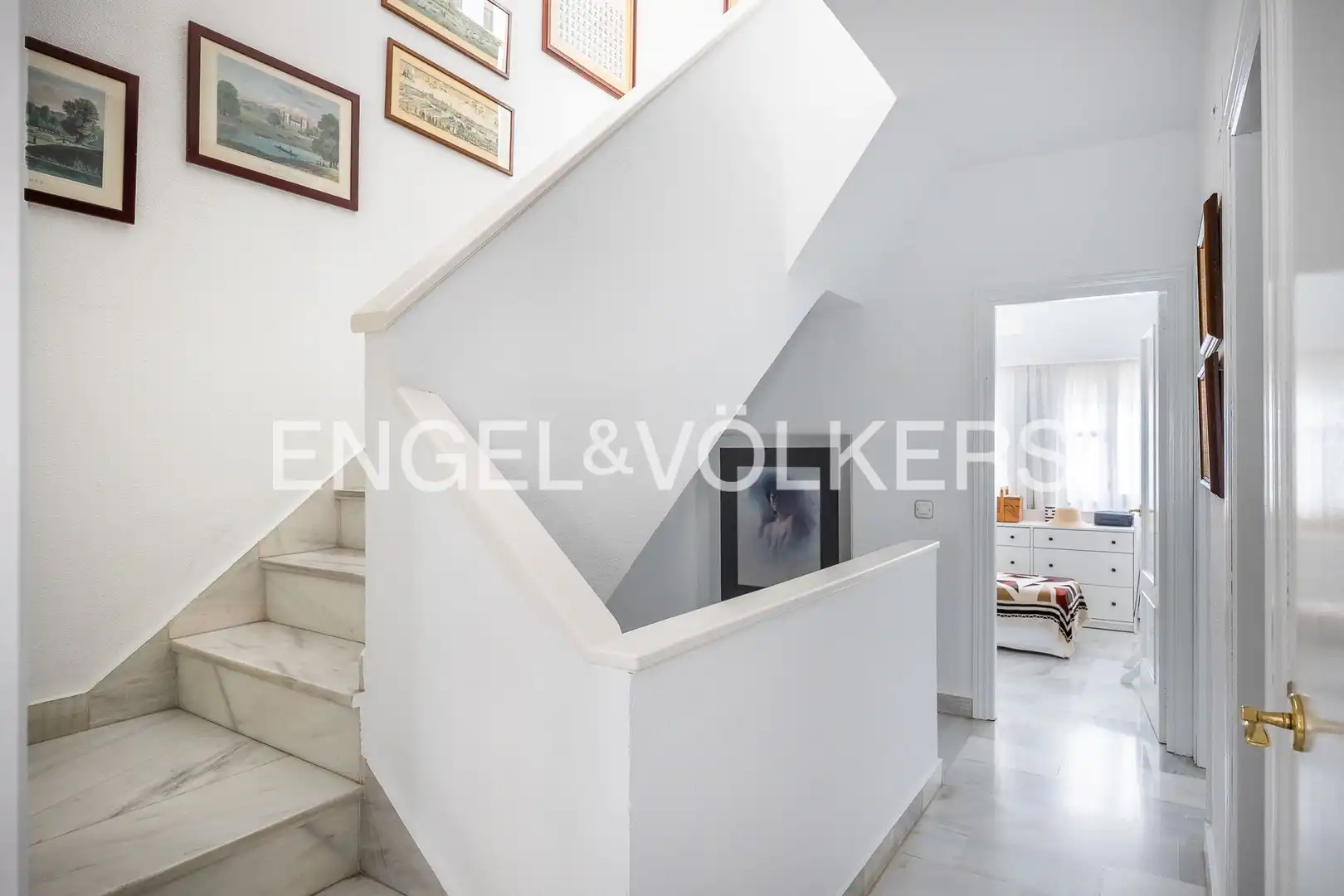 Houses for sale in Sevilla  with Air Conditioner, Heating and Private garden