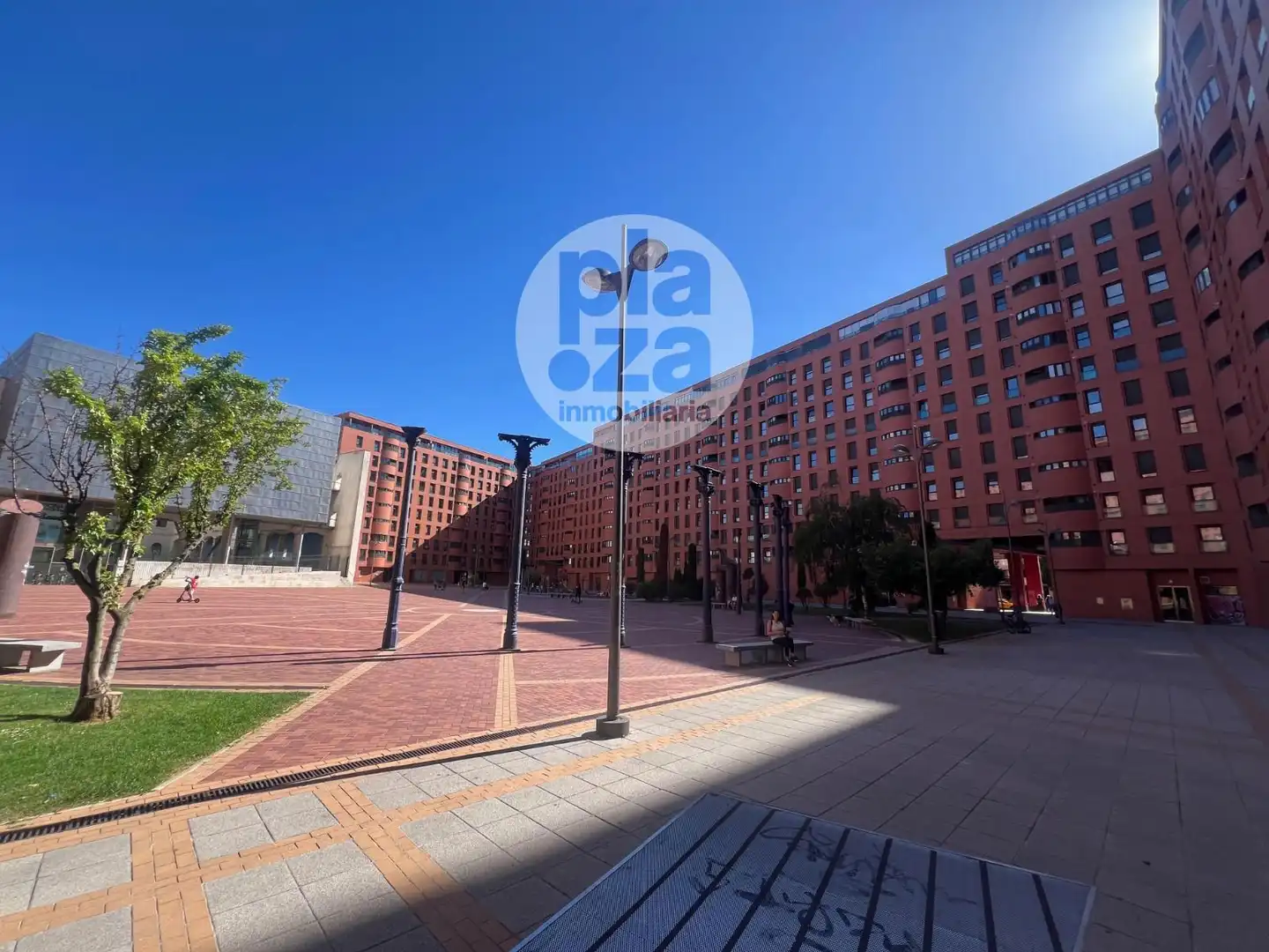 Vista exterior de Pis de lloguer en Burgos amb Terrassa, Traster i Moblat
