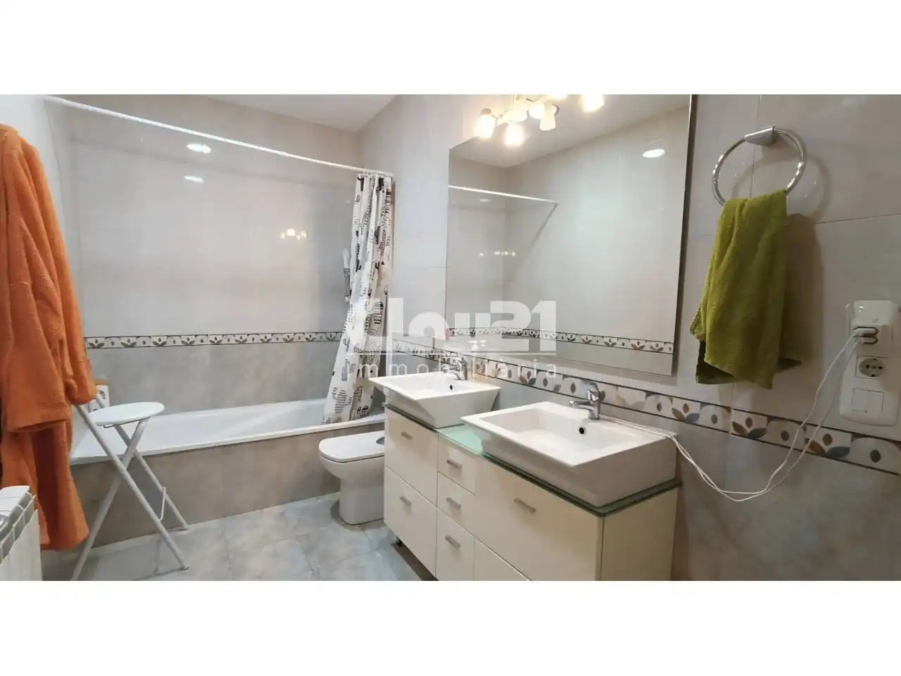 Bathroom of Duplexes for sale in Gironella  with Air Conditioner, Heating and Parquet flooring