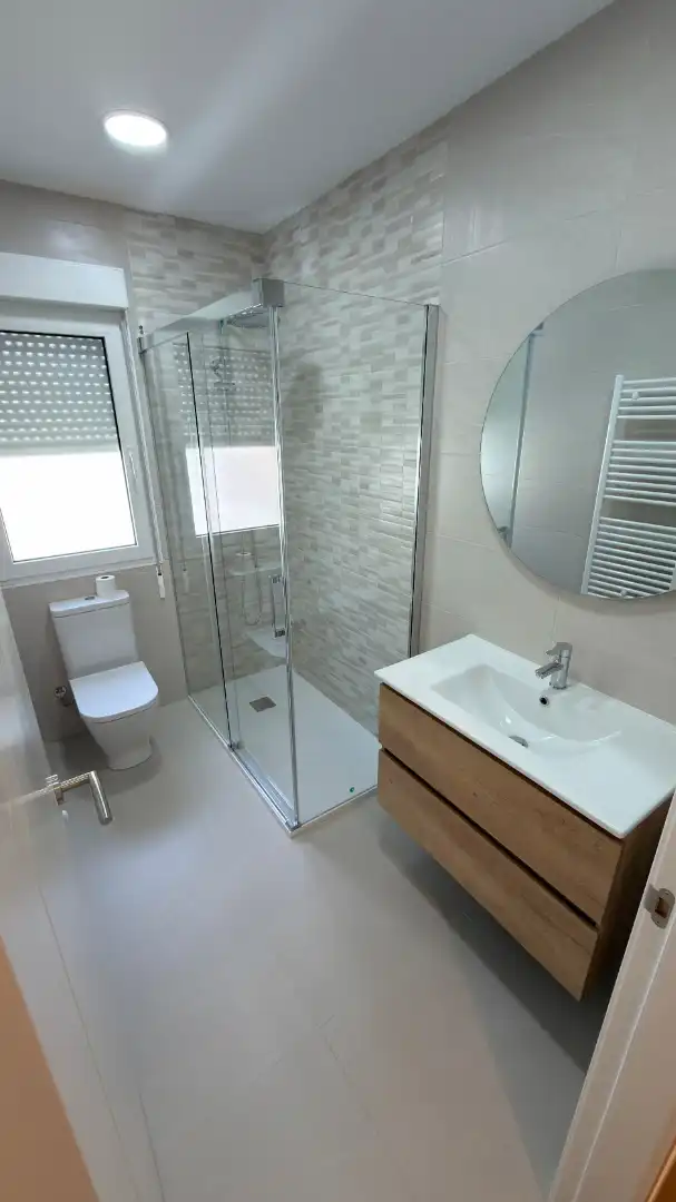 Badezimmer von Wohnungen zur Miete in Lugo mit Heizung, Terrasse und Abstellraum