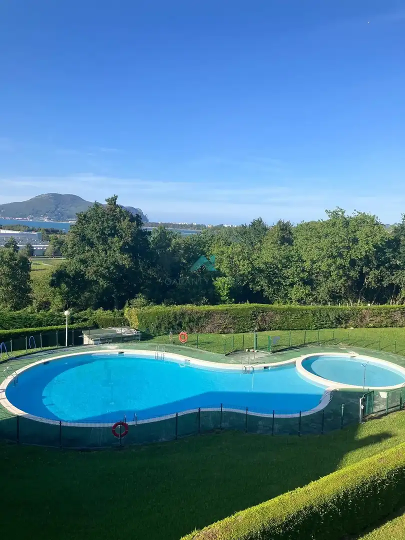 Piscina de Àtic en venda en Bárcena de Cicero amb Traster, Moblat i Piscina comunitària