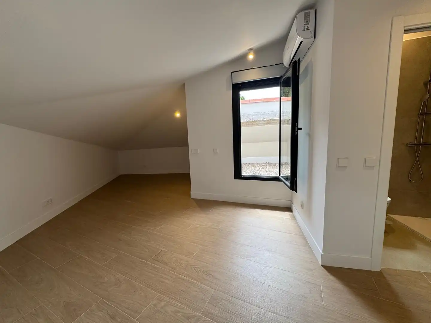 Dúplex en venta en Miraflores de la Sierra con Aire acondicionado y Calefacción