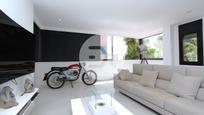 Sala d'estar de Dúplex en venda en Castelldefels amb Aire condicionat