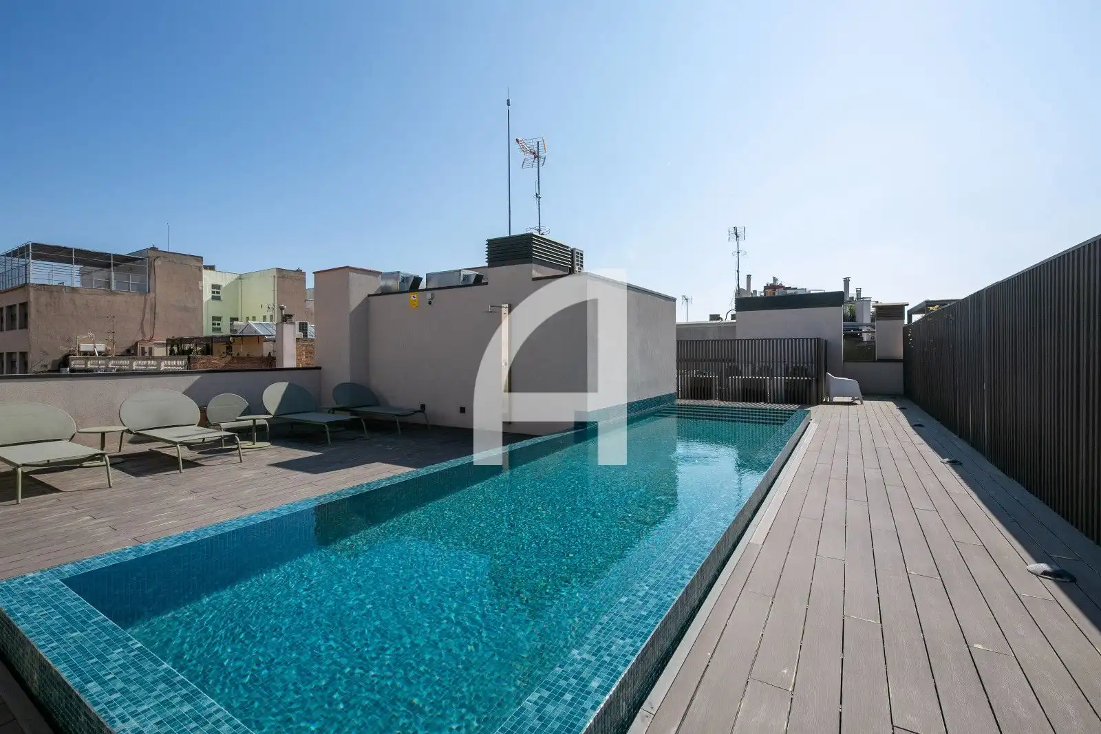 Schwimmbecken von Wohnung zur Miete in  Barcelona Capital mit Klimaanlage, Heizung und Parkett