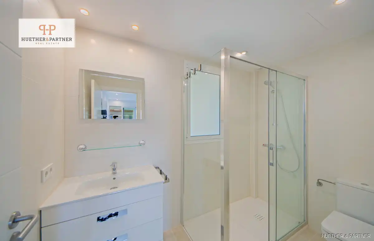 Bathroom of Flat for sale in Manacor  with Air Conditioner and Furnished