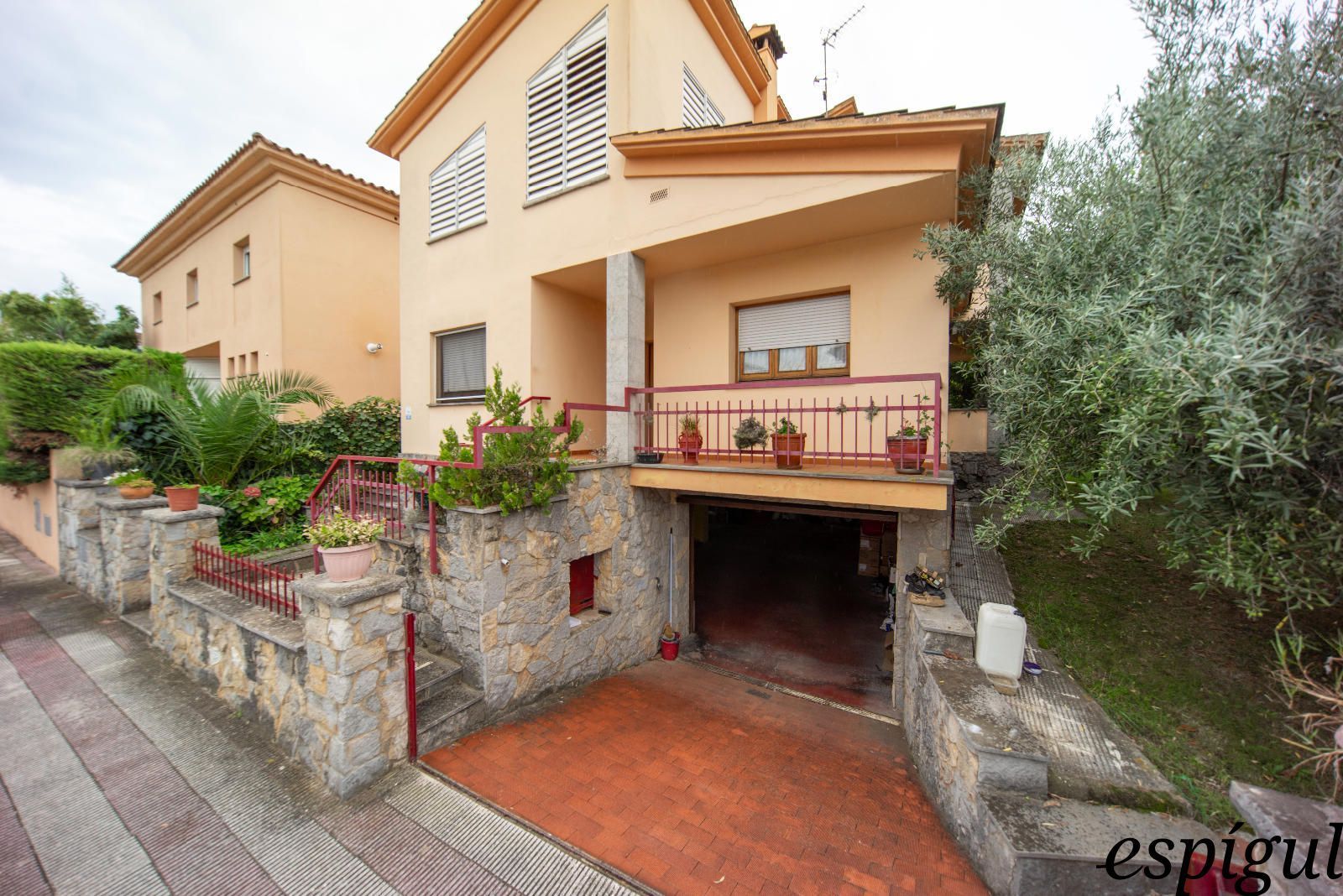 Vista exterior de Casa o chalet en venta en Girona Capital con Aire acondicionado, Calefacción y Terraza