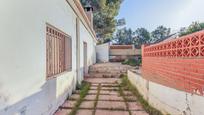 Vista exterior de Casa o xalet en venda en La Bisbal del Penedès amb Jardí privat i Piscina