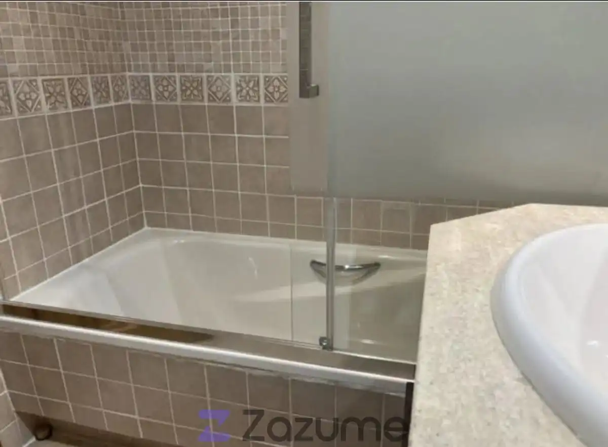 Baño de Apartamento de alquiler en Madrid con Aire acondicionado, Calefacción y Jardín privado
