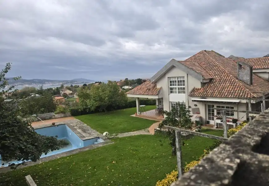 Maison avec piscine à vendre à Nigrán centro