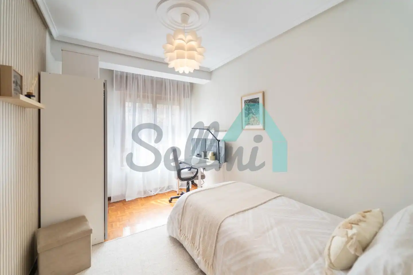 Schlafzimmer von Wohnung zur Miete in Oviedo  mit Heizung, Parkett und Möbliert