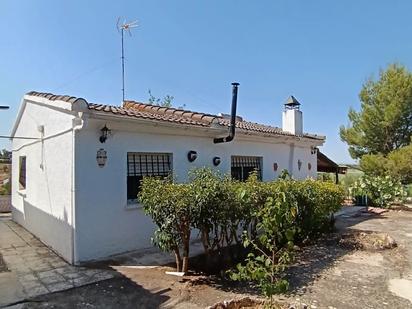 Vista exterior de Casa o xalet en venda en Illana amb Jardí privat, Piscina i Moblat