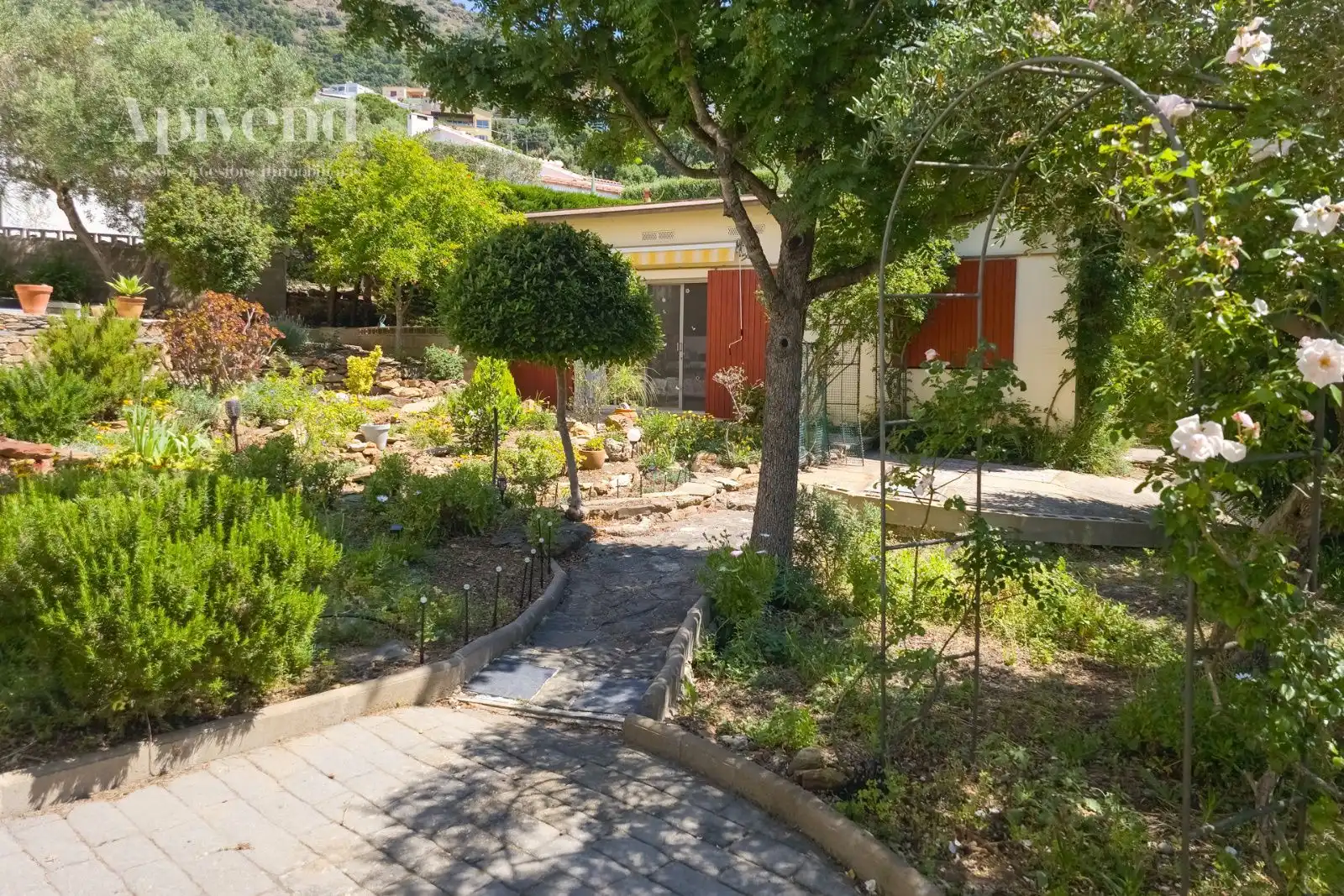 Garden of Houses for sale in Roses  with Air Conditioner, Heating and Private garden