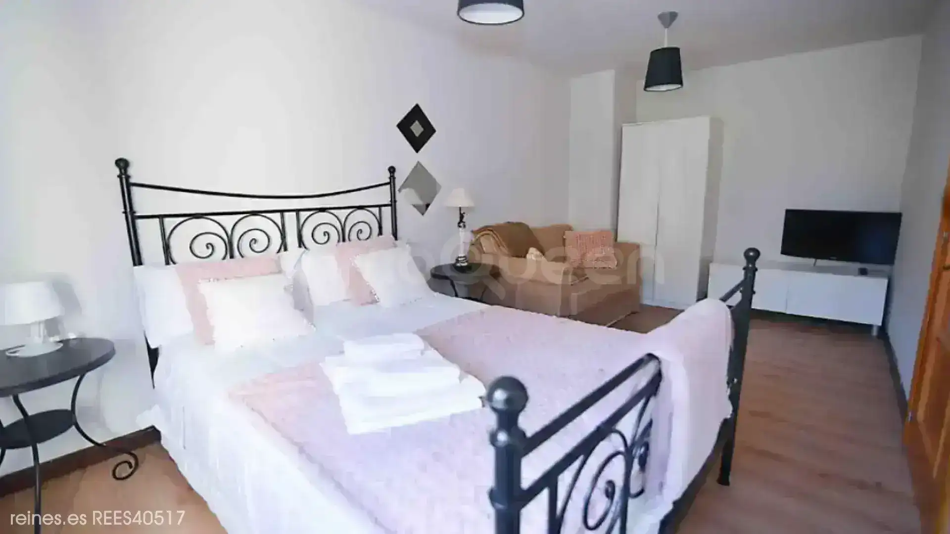 Dormitori de Casa o xalet en venda en Val de San Vicente  amb Calefacció, Terrassa i Moblat