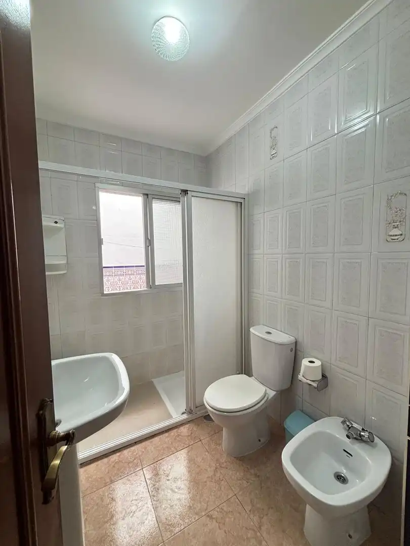 Bathroom of Flat for rent in Valdepeñas
