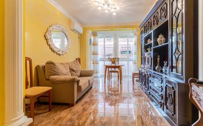 Living room of Flat for sale in  Granada Capital  with Air Conditioner