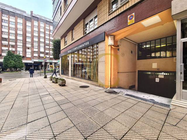 Garaje en Venta en Calle del General Elorza en Salesas - Foncalada - Campoamor